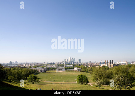 Vue du haut de la colline dans le parc de Greenwich vers l'Docklands Banque D'Images