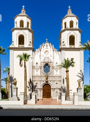 Façade de la cathédrale de Saint Augustin, de la pierre, Stree Tucson, Arizona, USA Banque D'Images