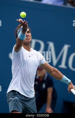 Flushing Meadows-Corona Park, Queens, New York, 26 août 2013 Rafael Nadal (ESP) en concurrence dans son premier match à l'US Open Tennis Championships 2013 : Crédit photo PCN/Alamy Live News Banque D'Images