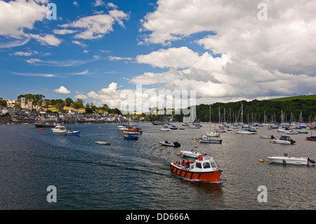 Vue horizontale du ferry de transport de passagers de Polruan Fowey lors d'une journée ensoleillée. Banque D'Images