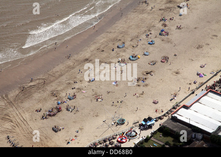Vue aérienne de personnes sur la plage de Skegness Banque D'Images
