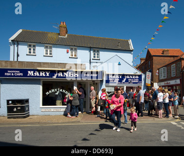 Mary Janes, poisson et Chip shop Cromer Banque D'Images