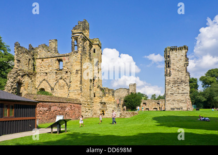 Château Ashby de la Zouch personnes dans le domaine du château Ashby Ashby de la Zouch North West Leicestershire Angleterre UK GB Europe Banque D'Images