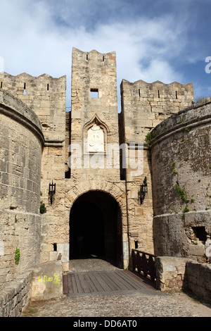 La porte d'Amboise, une partie de la ville médiévale qui défendent le Grand Master's Palace, Rhodes, Rhodes, Grèce. Banque D'Images