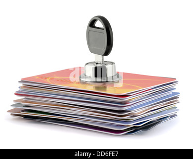 Pile de cartes de crédit avec l'insertion de la clé dans le trou de blocage Banque D'Images