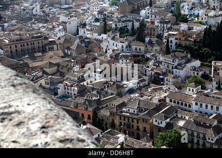 Birds Eye View de la ville de Grenade depuis les remparts de l'Alhambra. Banque D'Images