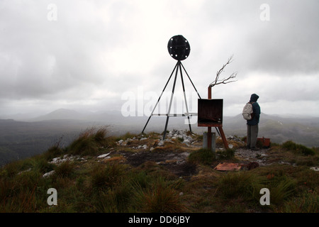 Trig Point sur le sommet du mont Donaldson dans la nature sauvage de Tasmanie Tarkine Banque D'Images