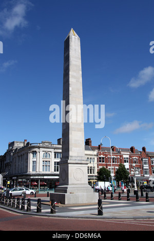 Southport dans le Lancashire avec son obélisque monument de guerre faite en pierre de Portland Banque D'Images