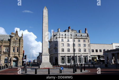 Southport dans le Lancashire avec son obélisque monument de guerre faite en pierre de Portland Banque D'Images