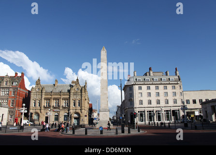 Southport dans le Lancashire avec son obélisque monument de guerre faite en pierre de Portland Banque D'Images