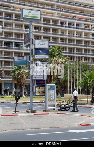 Dakar, Sénégal. Publicités, Parcmètre, Place de l'indépendance, Place de l'indépendance. Banque D'Images