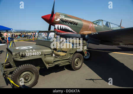 8/18/2013, Santa Rosa, Californie. Un Curtis P-40N-5 Kittyhawk exposées au Musée de l'air de la côte du Pacifique de l'aéronautique. Banque D'Images