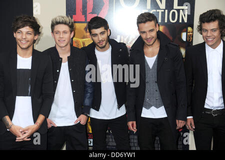 Louis Tomlinson, Niall Horan, Zayn Malik, Liam Payne, Harry Styles et assister à la première de New York 'One Direction : Nous' à la Ziegfeld Theatre le 26 août 2013 à New York City Banque D'Images