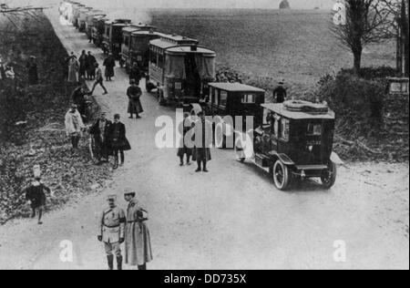 La Seconde Guerre mondiale 1. Les taxis et les bus de Paris bordée de prendre plus de 4000 soldats français pour renforcer la 6e Armée auxquels les Allemands Banque D'Images