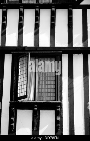 Détail de la chambre avec fenêtre dans une simulation de style Tudor, Chester, Cheshire, Royaume-Uni Banque D'Images