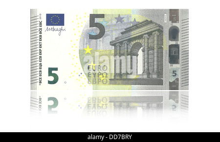 Nouveau billet de 5 euros against white background, Close up Banque D'Images