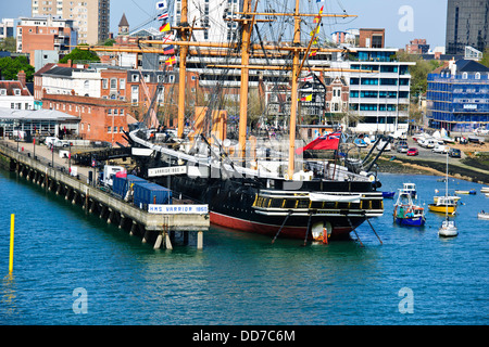 Entrée étroite,Accueil,Forts de l'HMS Victory,célèbre cuirassé de voile, le port de Portsmouth, Arsenal de la Marine royale,Ville,Hampshire Banque D'Images