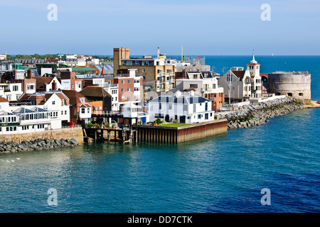 Entrée étroite,Accueil,Forts de l'HMS Victory,célèbre cuirassé de voile, le port de Portsmouth, Arsenal de la Marine royale,Ville,Hampshire Banque D'Images