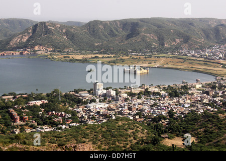 Avis de Jal Mahal dans Man Sagar Lake Banque D'Images