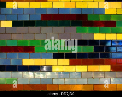 Les carreaux de céramique colorés vintage wall Banque D'Images