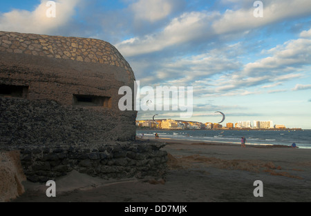 Bunker de la seconde Guerre mondiale sur la plage de Tenerife Banque D'Images