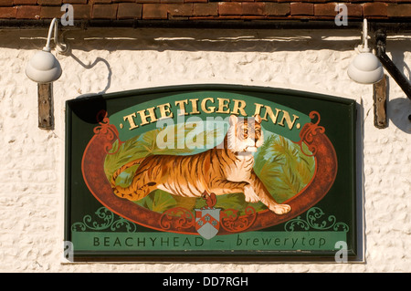 Le Tiger Inn pub sign at East Dean village près de Eastbourne East Sussex. UK HOMER SYKES Banque D'Images