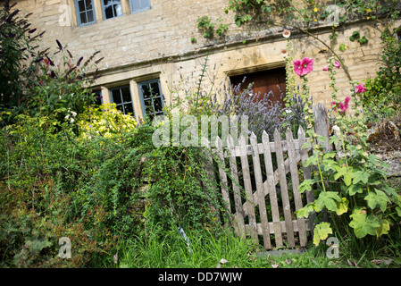 Cotswold cottage en pierre de pays. Guiting Power, Gloucestershire, Angleterre Banque D'Images