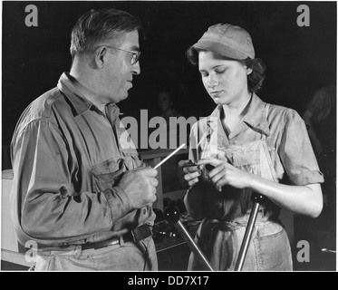 Grace Janota, ancien grand magasin greffier, a reçu une formation de tourneur par Dolkas Rudolph, qui a déserté la... - - 196371 Banque D'Images