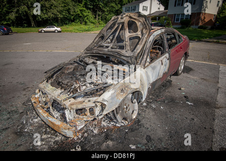 Location de voiture brûlée après l'incendie Banque D'Images