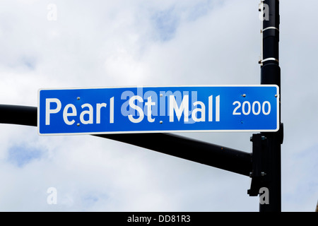 Pearl Street Mall street sign dans le centre-ville de Boulder, Colorado, USA Banque D'Images