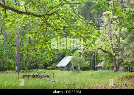 USA, Washington, Stehekin. Des bâtiments rustiques sur Buckner Orchard et Homestead. Banque D'Images