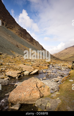 UK, Cumbria, Lake District, Honister Pass, Gatesgarthdale Beck Banque D'Images