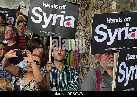 London UK 28 Aug, 2013. Coalition contre la guerre manifestation devant Downing Street contre l'intervention occidentale en Syrie : Crédit Voir Li/Alamy Live News Banque D'Images