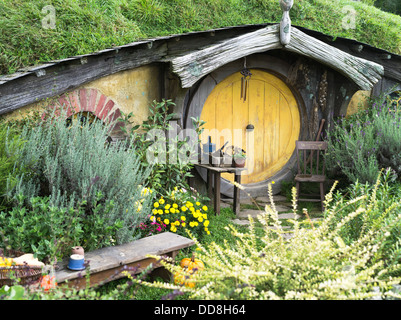 Dh HOBBITON Nouvelle-zélande Hobbits de la porte du chalet jardin cinéma film du seigneur des anneaux des films Banque D'Images
