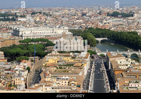 Vue panoramique de la ville de Rome avec le Château Sant Angelo Banque D'Images