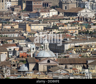 Toits de palais, d'églises et de maisons dans le centre de Rome en Italie Banque D'Images