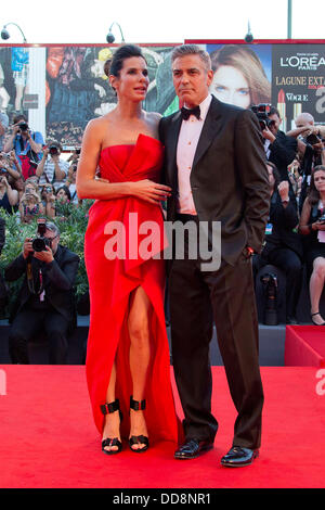 Sandra Bullock et George Clooney participant à la "gravité" première mondiale au 70e Festival International du Film de Venise. 28 août, 2013 Banque D'Images