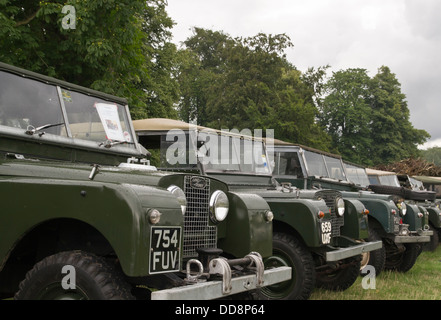 Ceux de la série Landrover jusqu'à la ligne astle park showground Banque D'Images
