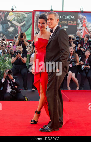 Sandra Bullock et George Clooney participant à la "gravité" première mondiale au 70e Festival International du Film de Venise. 28 août, 2013 Banque D'Images