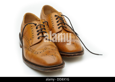 Loake chaussures Brogues tan chaussures anglais classique en cuir style meilleure qualité 1880 histoire ancienne conception cut out studio Banque D'Images