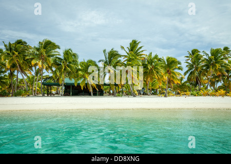 Vue sur un pied de la plage de l'île en bateau, Aitutaki Lagoon Cook Islands - Pacifique Sud Banque D'Images