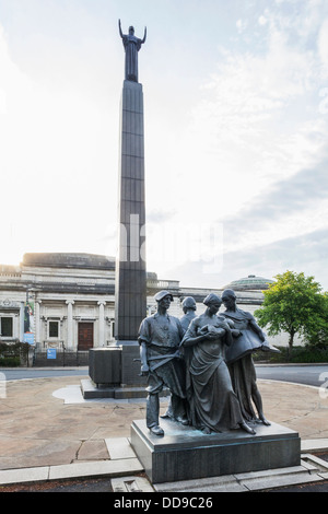 France, Régions, Wirral, Port Sunlight, Le Vicomte Leverhulme Memorial Statue et levier Dame Art Gallery Banque D'Images