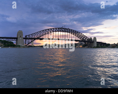 Dh Le Port de Sydney Sydney Australie Sydney Harbour Bridge coucher du soleil lumière du soir au crépuscule Banque D'Images