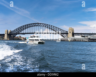 Dh Le Port de Sydney Sydney Australie Sydney Harbour Bridge ferry Catamaran Banque D'Images