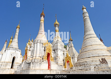 La pagode Shwe Inn Thein Inthein Myanmar Lac Inle Banque D'Images