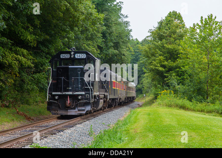 Moteur de train et des voitures de tourisme de Cuyahoga Valley Scenic Railroad si Parc national de Cuyahoga Valley en Ohio United States Banque D'Images