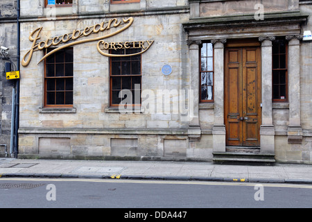 Enseigne de corseterie de Jacobean dans la Merchant City de Glasgow, Virginia Street, Écosse, Royaume-Uni Banque D'Images