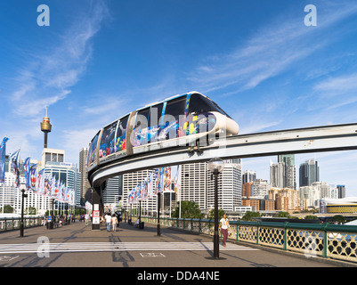 Dh de Darling Harbour à Sydney Australie Sydney train monorail voie à travers Pyrmont Bridge harbor Banque D'Images