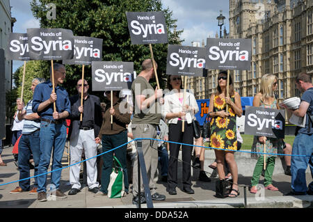 Westminster, London, UK. Août 29, 2012. Protestation contre une action militaire en Syrie. Le Parlement a rappelé à débattre de l'action possible contre le régime syrien.