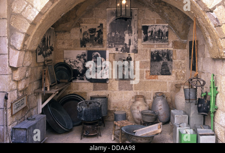 Une exposition permanente affichée à l'Isaac Kaplan Ancien Yichouv Cour Museum qui fournit un pic dans la vie du peuple de l'ancien Yichouv (colonie juive) de Jérusalem situé dans le quartier juif de la vieille ville de Jérusalem-Est Israël Banque D'Images